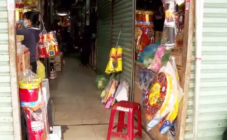 Nguy cơ cháy nổ tại các chợ truyền thống dịp cận Tết Nguyên đán - Ảnh 2. Nguy cơ cháy nổ tại các chợ truyền thống dịp cận Tết Nguyên đán - Ảnh 2.