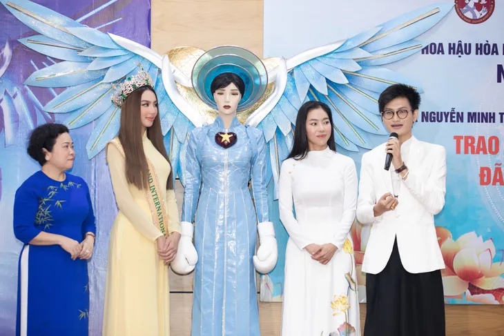 Thùy Tiên tặng trang phục dự thi Miss Grand International cho bảo tàng - Ảnh 1. Thùy Tiên tặng trang phục dự thi Miss Grand International cho bảo tàng - Ảnh 1.