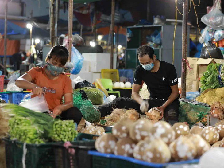 Chợ truyền thống ảm đạm dịp cận Tết - Ảnh 1. Chợ truyền thống ảm đạm dịp cận Tết - Ảnh 1.