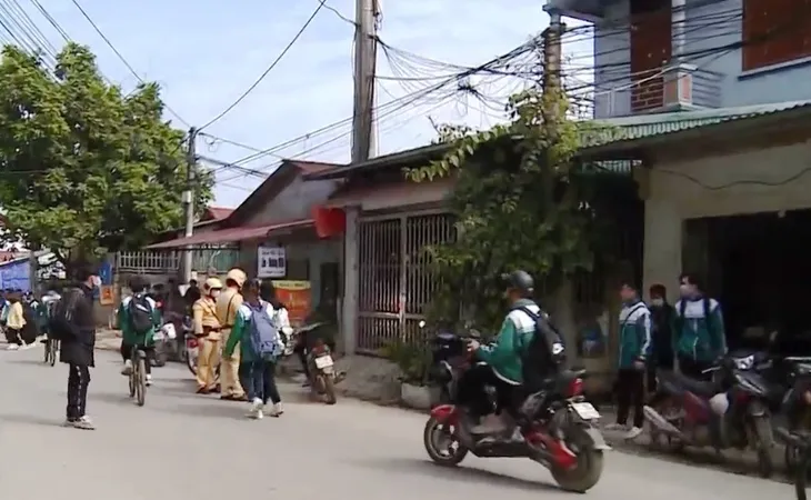 Hạn chế học sinh đi xe phân khối lớn: Cần sự chung tay của gia đình, nhà trường, xã hội - Ảnh 1. Hạn chế học sinh đi xe phân khối lớn: Cần sự chung tay của gia đình, nhà trường, xã hội - Ảnh 1.