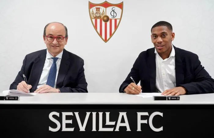 Martial chính thức gia nhập Sevilla - Ảnh 2. Martial chính thức gia nhập Sevilla - Ảnh 2.