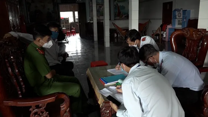 Phát hiện, bắt giữ gần 7 tấn chả đòn chay chứa hàn the - Ảnh 1. Phát hiện, bắt giữ gần 7 tấn chả đòn chay chứa hàn the - Ảnh 1.