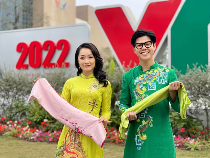 Dàn MC VTV khoe áo dài đón xuân - Ảnh 4. Dàn MC VTV khoe áo dài đón xuân - Ảnh 4.