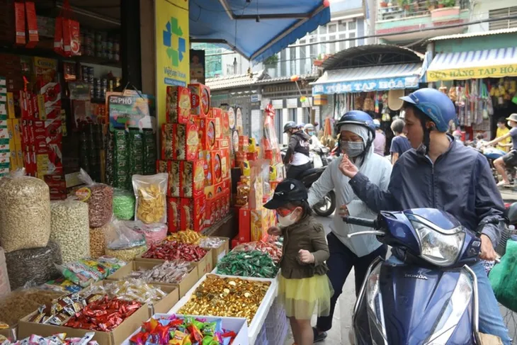 Chợ truyền thống TP Hồ Chí Minh nhộn nhịp ngày giáp Tết - Ảnh 1. Chợ truyền thống TP Hồ Chí Minh nhộn nhịp ngày giáp Tết - Ảnh 1.