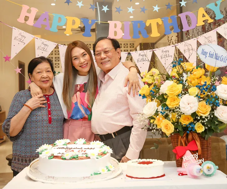Việt Anh thăm mộ NSND Hoàng Dũng ngày cuối năm, Mỹ Tâm đón tuổi mới bên gia đình - Ảnh 2. Việt Anh thăm mộ NSND Hoàng Dũng ngày cuối năm, Mỹ Tâm đón tuổi mới bên gia đình - Ảnh 2.