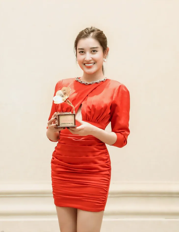 Á hậu Huyền My, người đẹp Thanh Tú và dàn sao khoe dáng bên sân golf - Ảnh 8.