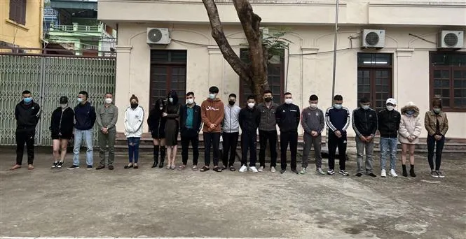 51 đối tượng tổ chức, sử dụng trái phép ma túy tại vũ trường - Ảnh 2. 51 đối tượng tổ chức, sử dụng trái phép ma túy tại vũ trường - Ảnh 2.