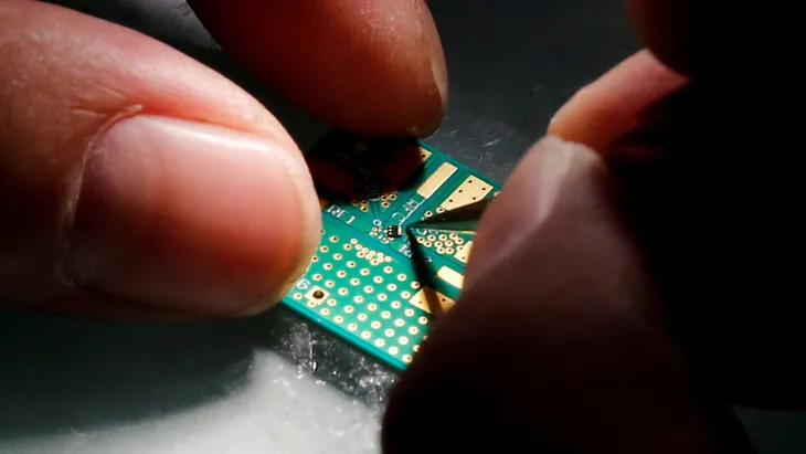 Nhiều doanh nghiệp Mỹ chỉ có đủ chip máy tính cho 5 ngày - Ảnh 1. Nhiều doanh nghiệp Mỹ chỉ có đủ chip máy tính cho 5 ngày - Ảnh 1.