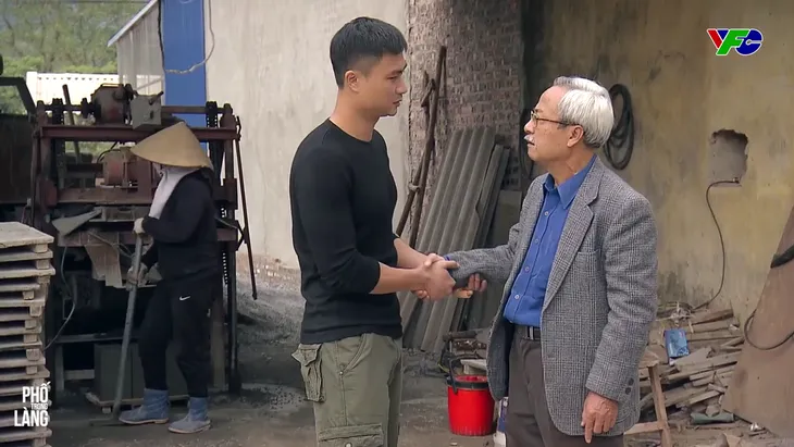Phố trong làng - Tập 48: Hiếu xin nghỉ việc ở xưởng gạch vì hiểu lầm Nam? - Ảnh 4. Phố trong làng - Tập 48: Hiếu xin nghỉ việc ở xưởng gạch vì hiểu lầm Nam? - Ảnh 4.