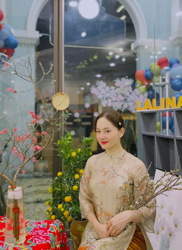 Lan Phương dịu dàng hoá cô gái mùa Xuân - Ảnh 2. Lan Phương dịu dàng hoá cô gái mùa Xuân - Ảnh 2.
