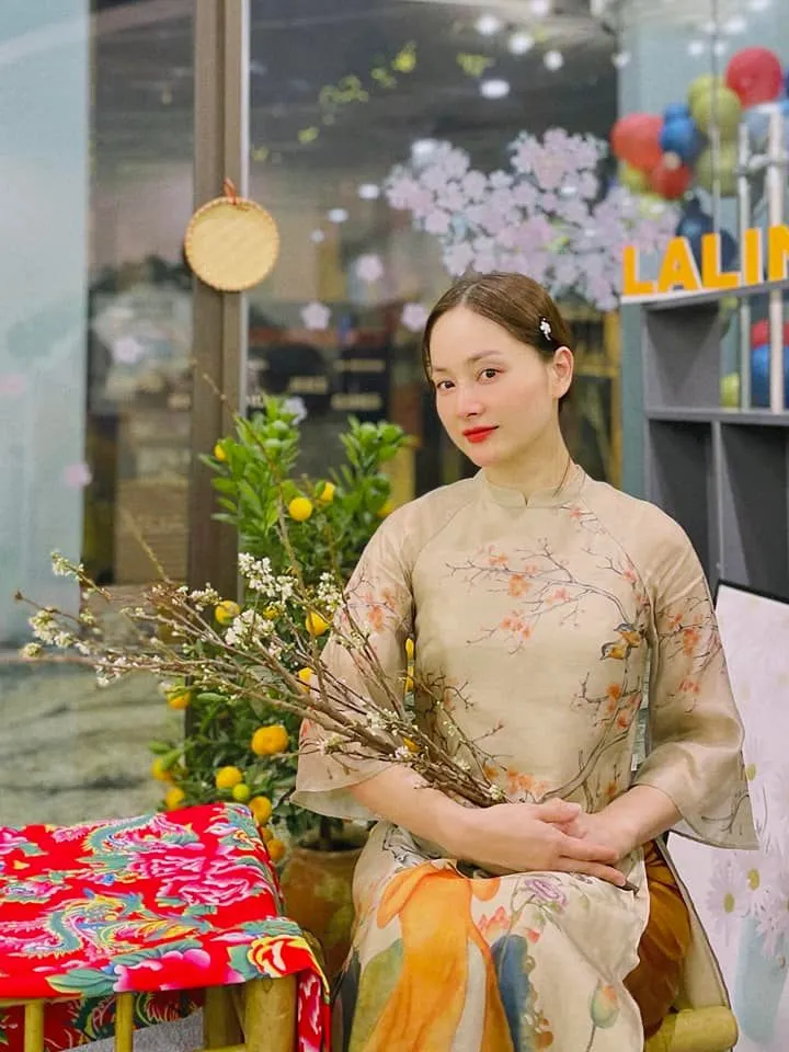 Lan Phương dịu dàng hoá cô gái mùa Xuân - Ảnh 1. Lan Phương dịu dàng hoá cô gái mùa Xuân - Ảnh 1.