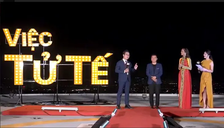 Gala Việc tử tế 2022: Vì đất nước cần những trái tim dựng sân khấu tại 3 miền, sân khấu trên sân trực thăng - Ảnh 7. Gala Việc tử tế 2022: Vì đất nước cần những trái tim dựng sân khấu tại 3 miền, sân khấu trên sân trực thăng - Ảnh 7.