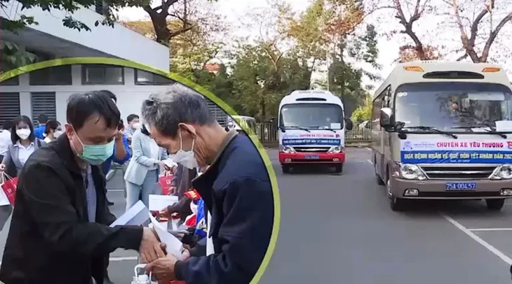 Chuyến xe yêu thương đưa bệnh nhân về quê ăn Tết - Ảnh 1. Chuyến xe yêu thương đưa bệnh nhân về quê ăn Tết - Ảnh 1.