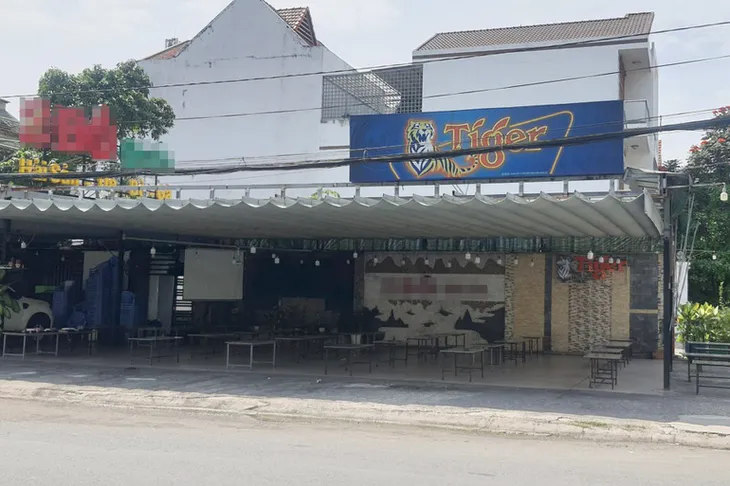Mời bia không uống, 4 cô gái bị đánh tại quán nhậu - Ảnh 1. Mời bia không uống, 4 cô gái bị đánh tại quán nhậu - Ảnh 1.