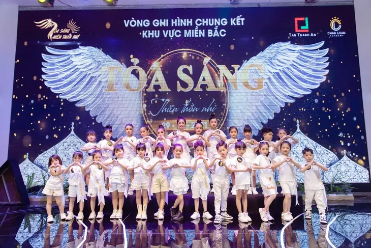 Toả sáng thiên thần nhí mùa 3: Vòng ghi hình chung kết khu vực miền Bắc diễn ra thành công tốt đẹp - Ảnh 3. Toả sáng thiên thần nhí mùa 3: Vòng ghi hình chung kết khu vực miền Bắc diễn ra thành công tốt đẹp - Ảnh 3.