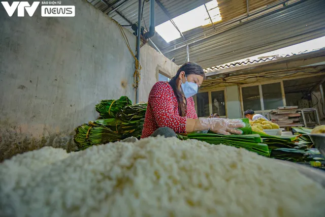 Làng bánh chưng Tranh Khúc nhộn nhịp ngày cận Tết - Ảnh 1. Làng bánh chưng Tranh Khúc nhộn nhịp ngày cận Tết - Ảnh 1.
