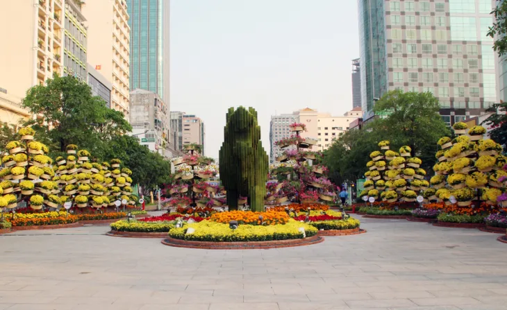 Đường hoa Nguyễn Huệ Tết Nhâm Dần 2022 chính thức đón khách - Ảnh 3. Đường hoa Nguyễn Huệ Tết Nhâm Dần 2022 chính thức đón khách - Ảnh 3.