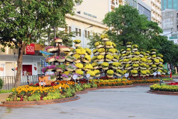 Đường hoa Nguyễn Huệ Tết Nhâm Dần 2022 chính thức đón khách - Ảnh 1. Đường hoa Nguyễn Huệ Tết Nhâm Dần 2022 chính thức đón khách - Ảnh 1.