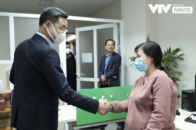 Lãnh đạo Đài THVN thăm và chúc Tết các đơn vị trong đêm Giao thừa - Ảnh 4. Lãnh đạo Đài THVN thăm và chúc Tết các đơn vị trong đêm Giao thừa - Ảnh 4.