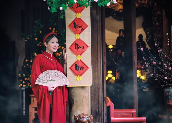 Bộ sưu tập áo dài truyền thống gợi nhớ Tết xưa - Ảnh 1. Bộ sưu tập áo dài truyền thống gợi nhớ Tết xưa - Ảnh 1.