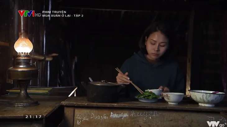 Mùa xuân ở lại - Tập 2: Nghĩa ghen ra mặt khi thấy người yêu Hòa đến thăm - Ảnh 8. Mùa xuân ở lại - Tập 2: Nghĩa ghen ra mặt khi thấy người yêu Hòa đến thăm - Ảnh 8.