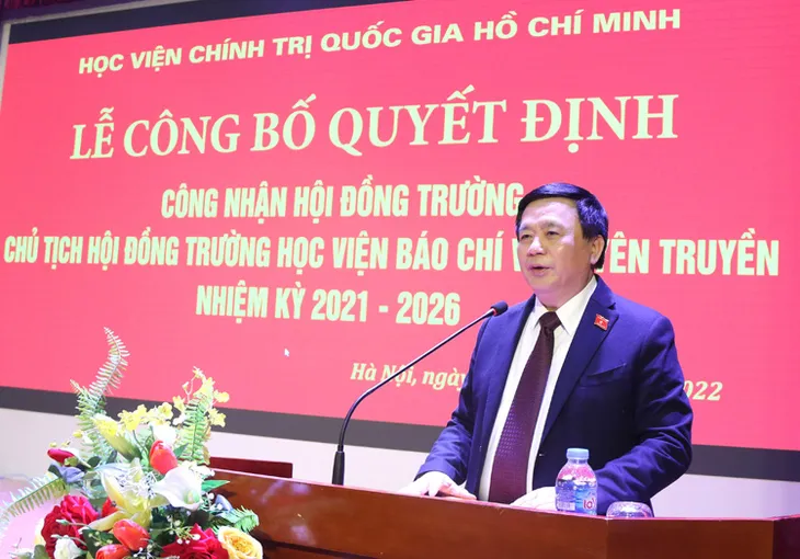 Trao quyết định công nhận Hội đồng trường và Chủ tịch Hội đồng trường Học viện Báo chí và Tuyên truyền - Ảnh 2. Trao quyết định công nhận Hội đồng trường và Chủ tịch Hội đồng trường Học viện Báo chí và Tuyên truyền - Ảnh 2.