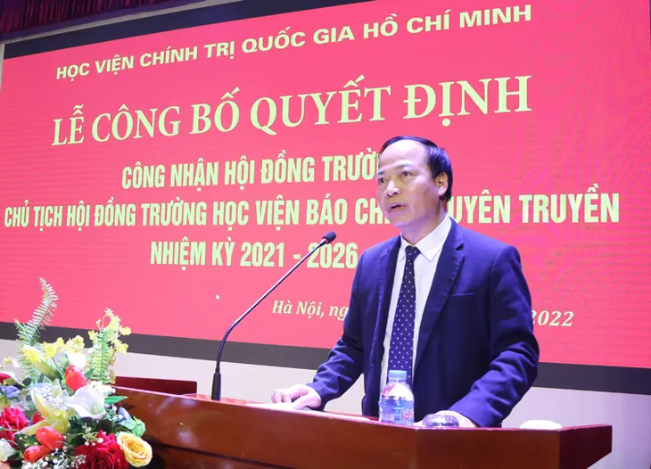 Trao quyết định công nhận Hội đồng trường và Chủ tịch Hội đồng trường Học viện Báo chí và Tuyên truyền - Ảnh 3. Trao quyết định công nhận Hội đồng trường và Chủ tịch Hội đồng trường Học viện Báo chí và Tuyên truyền - Ảnh 3.