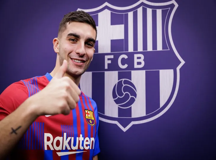 Vừa ra mắt hoàng tráng tại Barcelona, Ferran Torres đã nhiễm COVID-19 - Ảnh 1. Vừa ra mắt hoàng tráng tại Barcelona, Ferran Torres đã nhiễm COVID-19 - Ảnh 1.