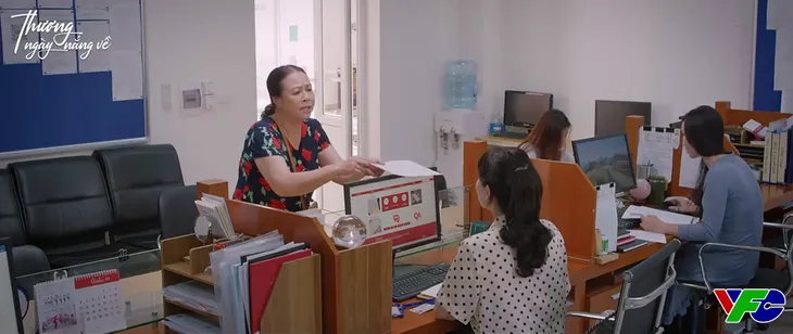 Thương ngày nắng về - Tập 23: Bà Nga té ngửa trước bảng điểm be bét của Vân - Ảnh 1. Thương ngày nắng về - Tập 23: Bà Nga té ngửa trước bảng điểm be bét của Vân - Ảnh 1.