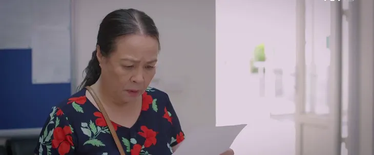 Thương ngày nắng về: Bị mẹ phát hiện trốn học đi làm thêm, Vân còn sắp bị cậu khui trót dại có bầu - Ảnh 9. Thương ngày nắng về: Bị mẹ phát hiện trốn học đi làm thêm, Vân còn sắp bị cậu khui trót dại có bầu - Ảnh 9.