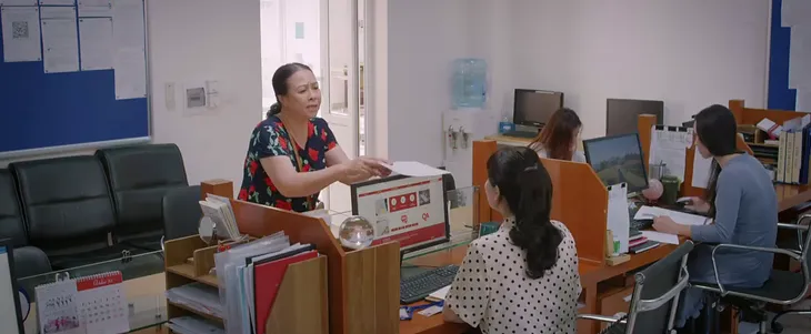 Thương ngày nắng về: Bị mẹ phát hiện trốn học đi làm thêm, Vân còn sắp bị cậu khui trót dại có bầu - Ảnh 10. Thương ngày nắng về: Bị mẹ phát hiện trốn học đi làm thêm, Vân còn sắp bị cậu khui trót dại có bầu - Ảnh 10.
