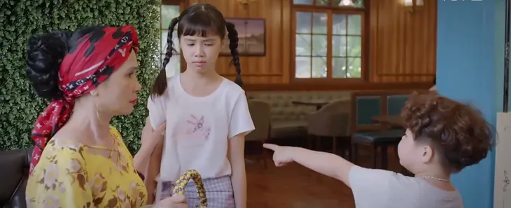Thương ngày nắng về: Bị mẹ phát hiện trốn học đi làm thêm, Vân còn sắp bị cậu khui trót dại có bầu - Ảnh 24. Thương ngày nắng về: Bị mẹ phát hiện trốn học đi làm thêm, Vân còn sắp bị cậu khui trót dại có bầu - Ảnh 24.
