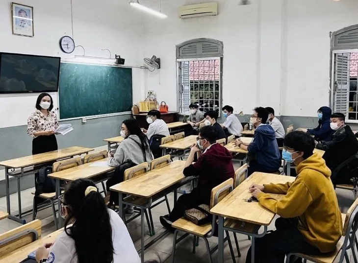 Ý kiến xung quanh việc học sinh lớp 7 đến lớp 12 đi học trở lại sau Tết - Ảnh 1. Ý kiến xung quanh việc học sinh lớp 7 đến lớp 12 đi học trở lại sau Tết - Ảnh 1.