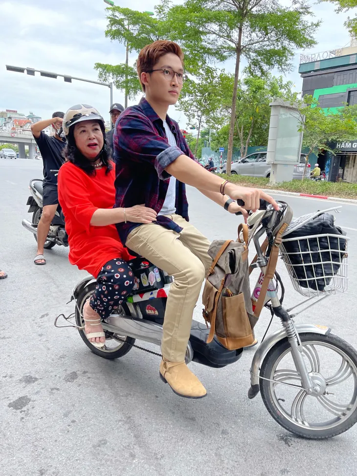 Hậu trường vui nhộn của Thương ngày nắng về - Ảnh 2. Hậu trường vui nhộn của Thương ngày nắng về - Ảnh 2.