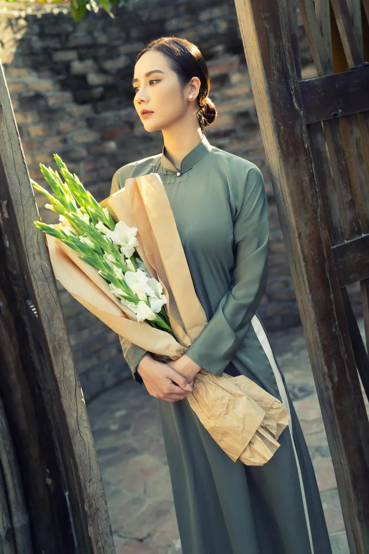 Rũ bỏ vẻ gợi cảm, Huyền Lizzie hoá phụ nữ thời xưa - Ảnh 5. Rũ bỏ vẻ gợi cảm, Huyền Lizzie hoá phụ nữ thời xưa - Ảnh 5.