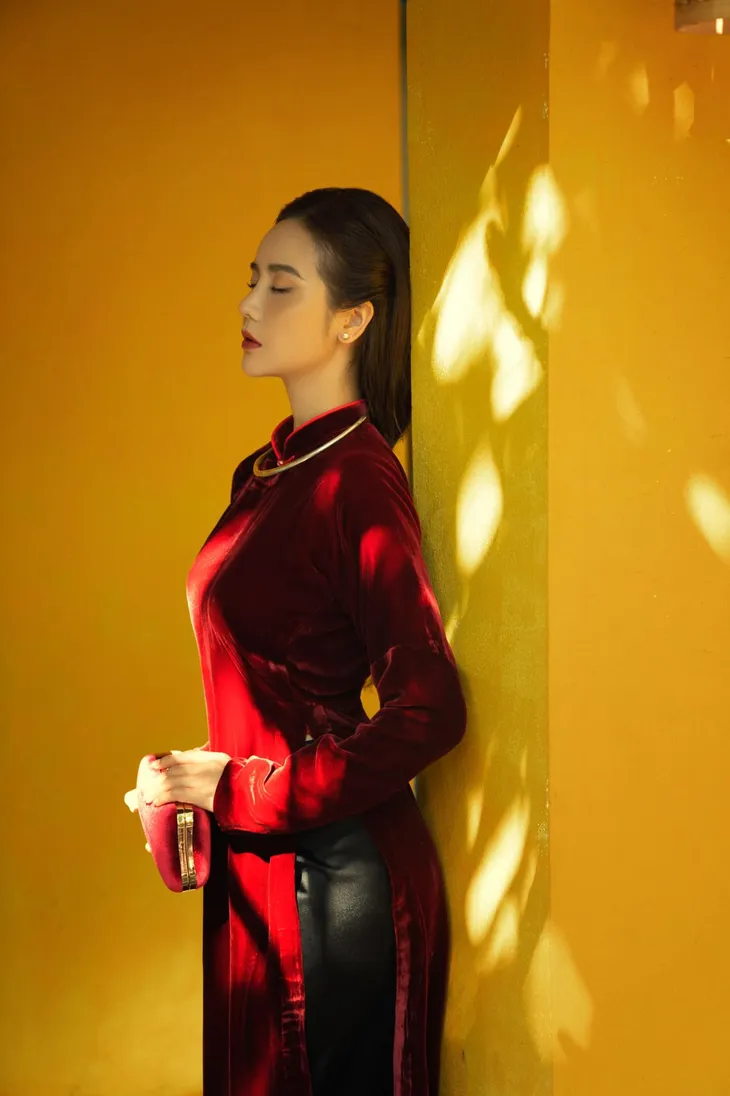 Rũ bỏ vẻ gợi cảm, Huyền Lizzie hoá phụ nữ thời xưa - Ảnh 10. Rũ bỏ vẻ gợi cảm, Huyền Lizzie hoá phụ nữ thời xưa - Ảnh 10.