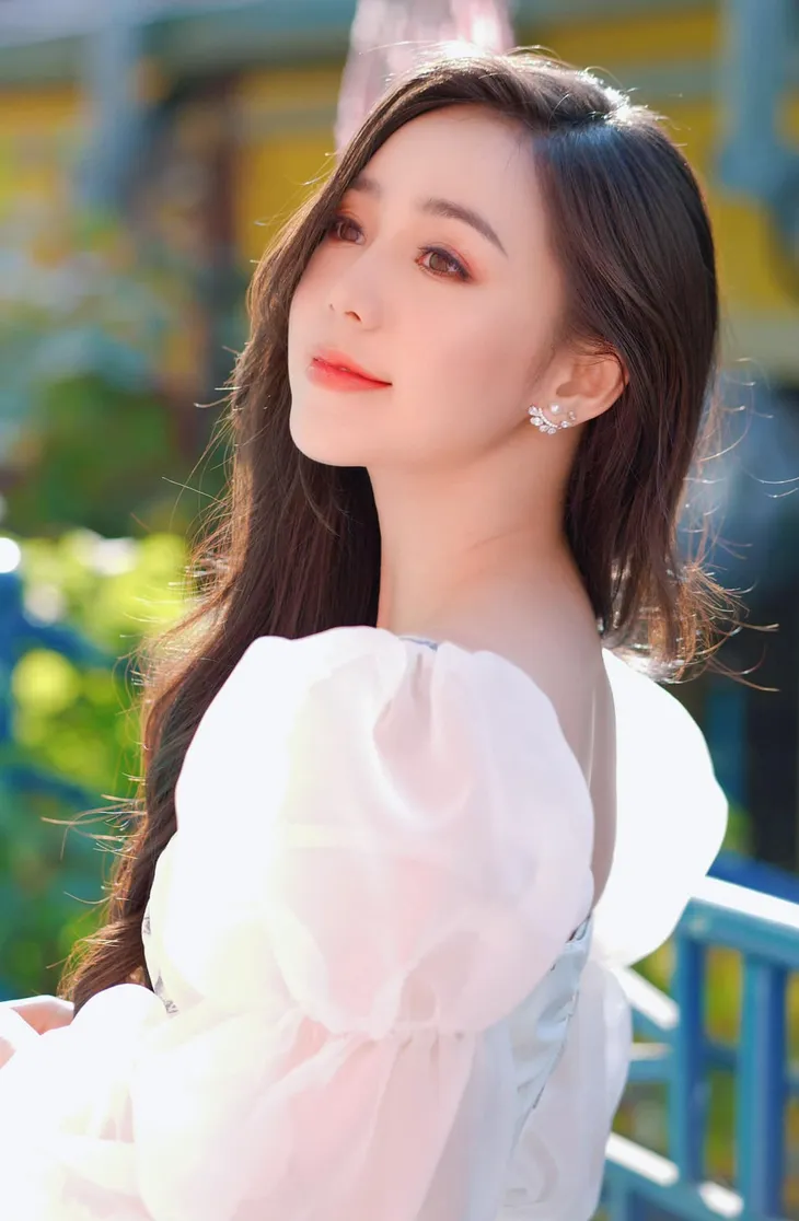 Quỳnh Kool hoá cánh bướm mong manh - Ảnh 2. Quỳnh Kool hoá cánh bướm mong manh - Ảnh 2.