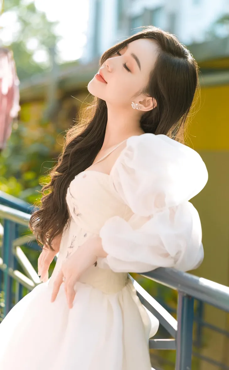 Quỳnh Kool hoá cánh bướm mong manh - Ảnh 9. Quỳnh Kool hoá cánh bướm mong manh - Ảnh 9.