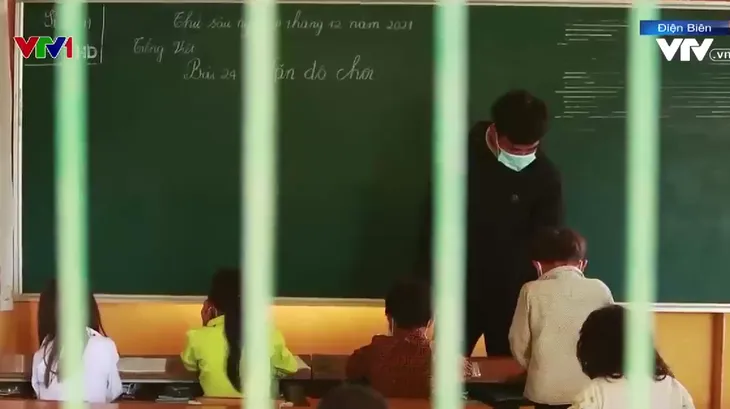 Thầy giáo duy nhất phải cách ly, học sinh được giao bài tập qua loa phát thanh - Ảnh 4. Thầy giáo duy nhất phải cách ly, học sinh được giao bài tập qua loa phát thanh - Ảnh 4.