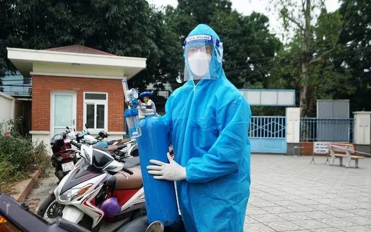 Biệt đội ATM oxy miễn phí hỗ trợ F0 bất kể ngày đêm ở Hà Nội - Ảnh 2. Biệt đội ATM oxy miễn phí hỗ trợ F0 bất kể ngày đêm ở Hà Nội - Ảnh 2.