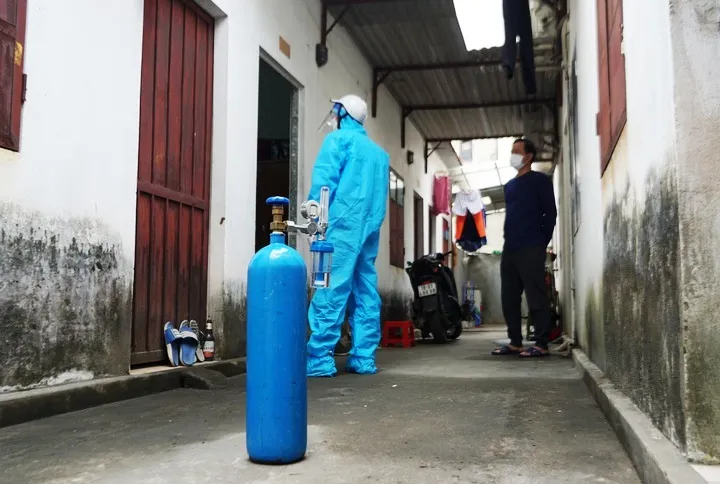 Biệt đội ATM oxy miễn phí hỗ trợ F0 bất kể ngày đêm ở Hà Nội - Ảnh 5. Biệt đội ATM oxy miễn phí hỗ trợ F0 bất kể ngày đêm ở Hà Nội - Ảnh 5.