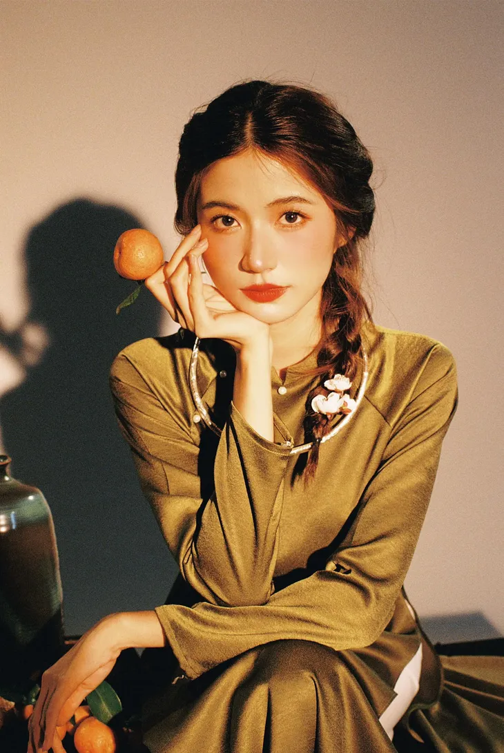 Em út “Thương ngày nắng về” cuốn hút trong áo dài Tết - Ảnh 2. Em út “Thương ngày nắng về” cuốn hút trong áo dài Tết - Ảnh 2.