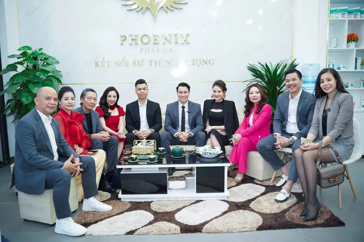 Diễn viên Việt Anh ký hợp đồng hợp tác chính thức với Phoenix Pharma - Ảnh 5. Diễn viên Việt Anh ký hợp đồng hợp tác chính thức với Phoenix Pharma - Ảnh 5.