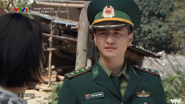Mùa xuân ở lại - Tập 5: Nghĩa mắng Hòa xối xả vì mải yêu để học sinh đi lạc - Ảnh 2. Mùa xuân ở lại - Tập 5: Nghĩa mắng Hòa xối xả vì mải yêu để học sinh đi lạc - Ảnh 2.
