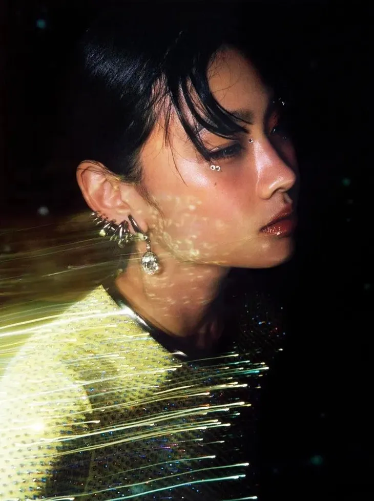 Jung Ho Yeon - Ngôi sao Hàn Quốc đầu tiên lên bìa đơn Vogue Mỹ - Ảnh 7. Jung Ho Yeon - Ngôi sao Hàn Quốc đầu tiên lên bìa đơn Vogue Mỹ - Ảnh 7.
