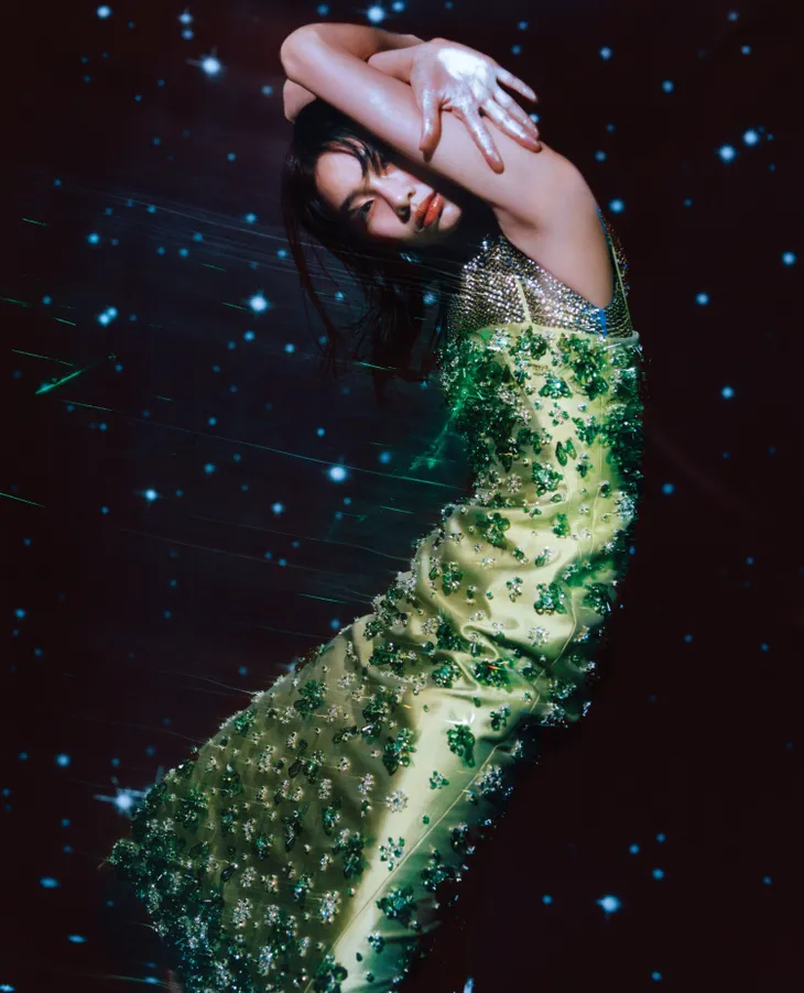 Jung Ho Yeon - Ngôi sao Hàn Quốc đầu tiên lên bìa đơn Vogue Mỹ - Ảnh 9. Jung Ho Yeon - Ngôi sao Hàn Quốc đầu tiên lên bìa đơn Vogue Mỹ - Ảnh 9.