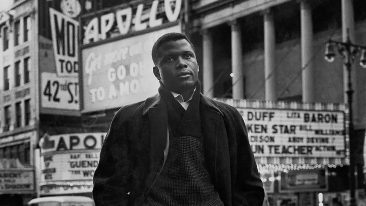Huyền thoại Sidney Poitier, diễn viên da đen đầu tiên giành Oscar cho Nam chính xuất sắc nhất qua đời, sao thế giới tiếc thương - Ảnh 1. Huyền thoại Sidney Poitier, diễn viên da đen đầu tiên giành Oscar cho Nam chính xuất sắc nhất qua đời, sao thế giới tiếc thương - Ảnh 1.