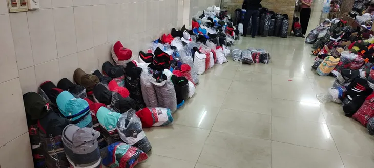 Phát hiện 30.000 mũ vải giả nhãn hiệu Nón Sơn trị giá 30 tỷ đồng - Ảnh 2. Phát hiện 30.000 mũ vải giả nhãn hiệu Nón Sơn trị giá 30 tỷ đồng - Ảnh 2.