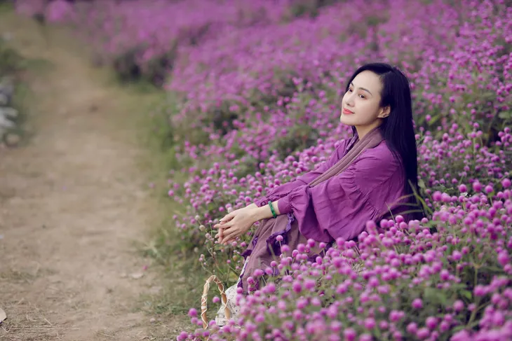 BTV Hoài Anh khoe mặt mộc đẹp ngỡ ngàng giữa rừng hoa - Ảnh 3. BTV Hoài Anh khoe mặt mộc đẹp ngỡ ngàng giữa rừng hoa - Ảnh 3.