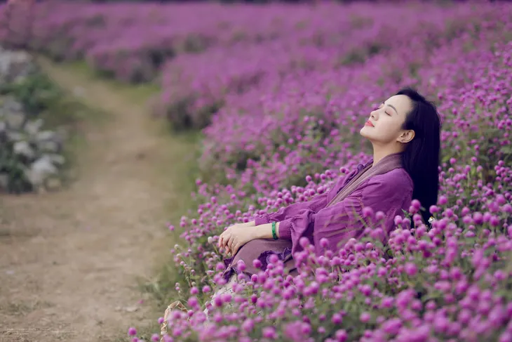 BTV Hoài Anh khoe mặt mộc đẹp ngỡ ngàng giữa rừng hoa - Ảnh 4. BTV Hoài Anh khoe mặt mộc đẹp ngỡ ngàng giữa rừng hoa - Ảnh 4.